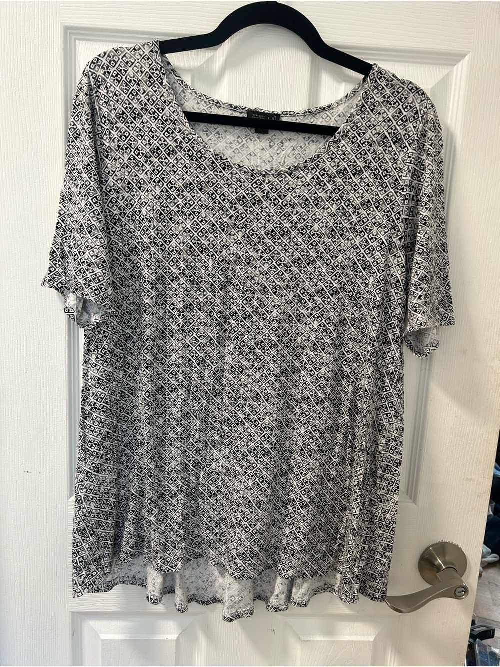 J. Jill Black & White Geometric Short Sleeve Tee